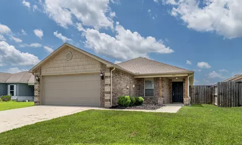 1349 S Kingfisher Ln, Fayetteville, AR 72701