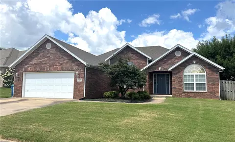 702 Maidstone Ave, Bentonville, AR 72712