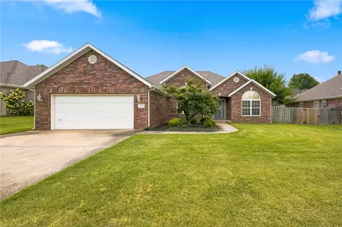 702 Maidstone Ave, Bentonville, AR 72712