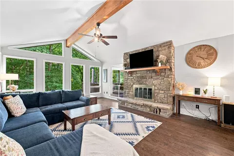 72 Elizabeth Dr, Bella Vista, AR 72715