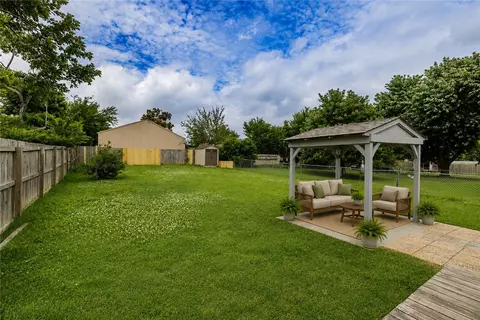 1013 W Linden St, Rogers, AR 72756