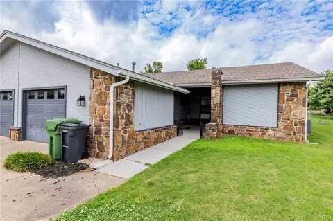 1013 W Linden St, Rogers, AR 72756