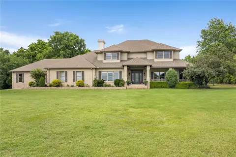 4056 Churchill Dr, Fayetteville, AR 72701