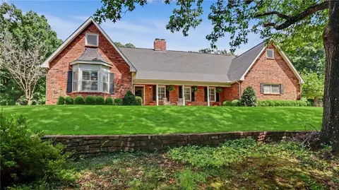 1134 N Crossover Rd, Fayetteville, AR 72701