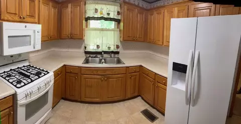 Kitchen - 1002 N Robinson, Harrison, AR 72601 photo 1 of 1