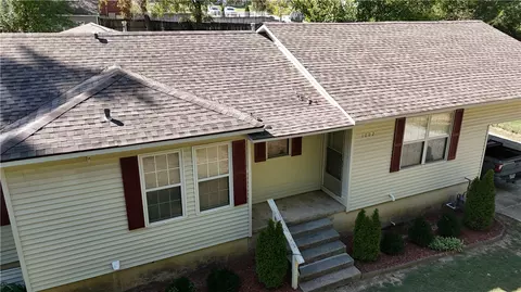 Exterior - 1002 N Robinson, Harrison, AR 72601 photo 4 of 12