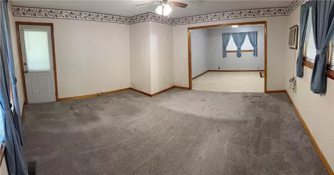 Living - 1002 N Robinson, Harrison, AR 72601 photo 2 of 2