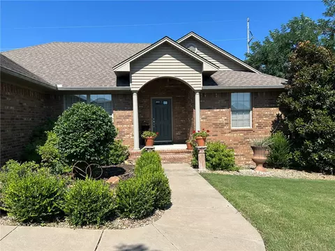2805 N Louisville Ave, Russellville, AR 72802