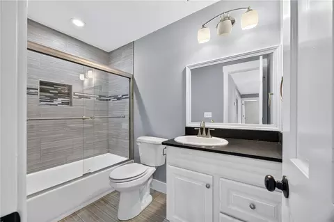 Bath - 3164 Adrian Ave, Springdale, AR 72764 photo 3 of 3