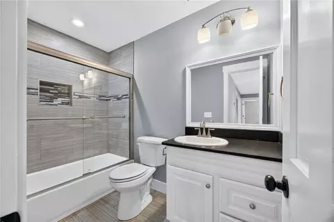 Bath - 3164 Adrian Ave, Springdale, AR 72764 photo 3 of 3