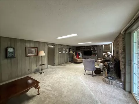 Living - 607 Skyline Dr, Harrison, AR 72601 photo 4 of 4