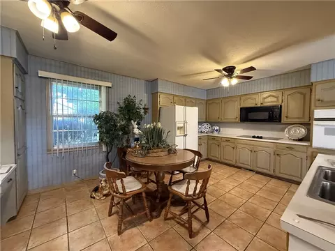 Kitchen - 607 Skyline Dr, Harrison, AR 72601 photo 1 of 4