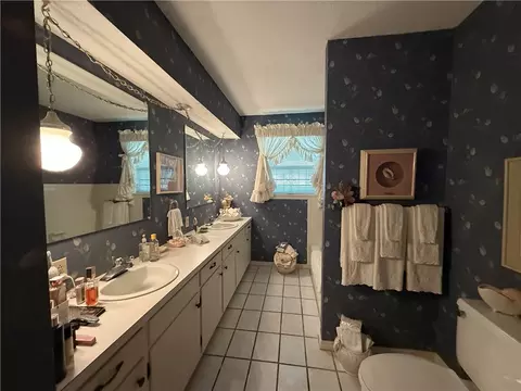 Bath - 607 Skyline Dr, Harrison, AR 72601 photo 3 of 4
