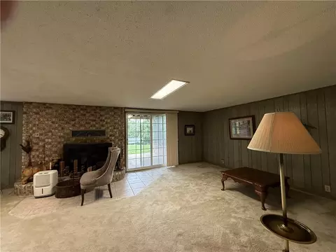 Living - 607 Skyline Dr, Harrison, AR 72601 photo 3 of 4