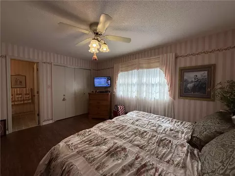 Bedroom - 607 Skyline Dr, Harrison, AR 72601 photo 2 of 4