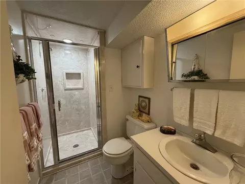 Bath - 607 Skyline Dr, Harrison, AR 72601 photo 4 of 4