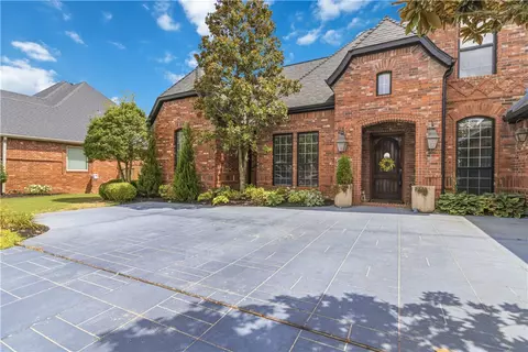 2802 Rainier Rd, Rogers, AR 72758