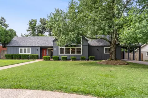 912 W Elgin St, Siloam Springs, AR 72761