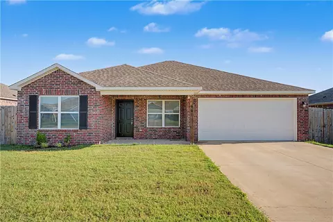901 Tanner Dr, Siloam Springs, AR 72761