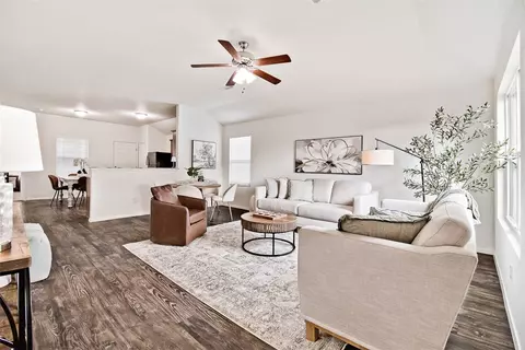 Living - 7850 Bridgegate Ave, Springdale, AR 72762 photo 2 of 3