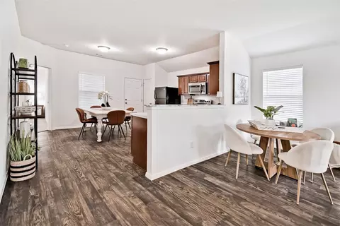 Dining - 7850 Bridgegate Ave, Springdale, AR 72762 photo 1 of 3