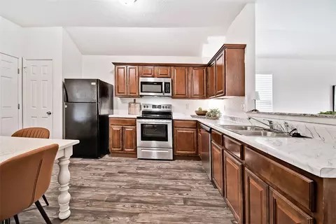 Kitchen - 7850 Bridgegate Ave, Springdale, AR 72762 photo 2 of 2