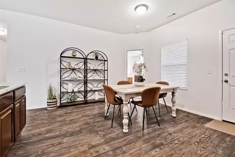 Dining - 7850 Bridgegate Ave, Springdale, AR 72762 photo 3 of 3