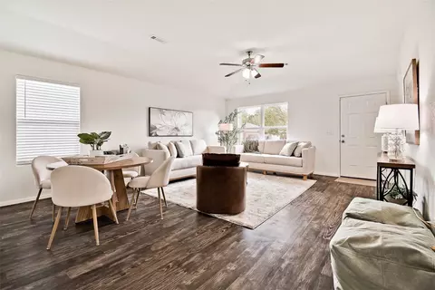Living - 7850 Bridgegate Ave, Springdale, AR 72762 photo 3 of 3