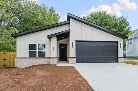 707 S Wright St, Siloam Springs, AR 72761