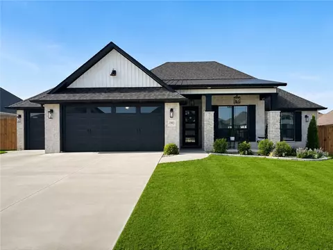 1903 Crump St, Pea Ridge, AR 72751