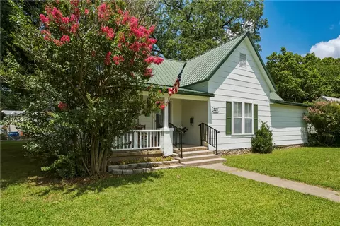 221 W Poplar St, Stilwell, OK 74960