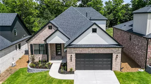 2524 N Crossover Rd, Fayetteville, AR 72703
