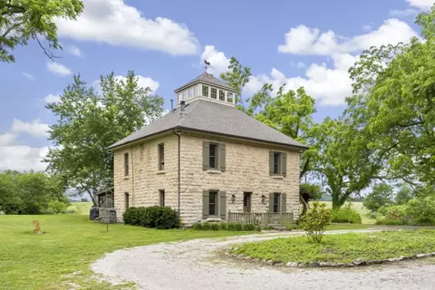 2597 County Road 327, Berryville, AR 72616