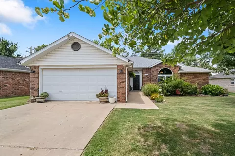 1300 N 37th St, Rogers, AR 72756