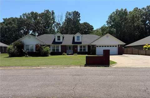 300 Cherokee Ln, Clarksville, AR 72830