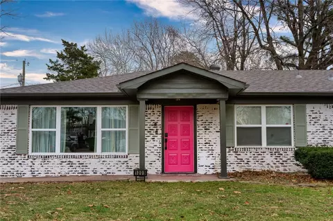 1305 Convair St, Bentonville, AR 72712