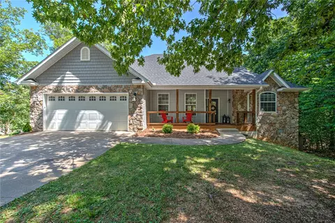 1 Binham Ln, Bella Vista, AR 72715