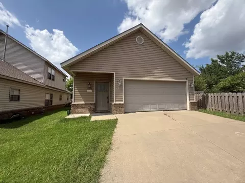 3115 W Old Farmington Rd, Fayetteville, AR 72704