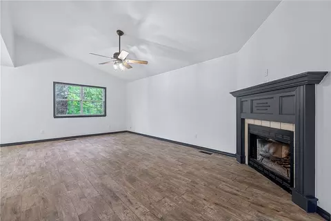 Living - 8517 Spruce Dr, Rogers, AR 72756 photo 3 of 4