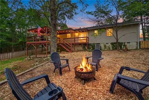 8517 Spruce Dr, Rogers, AR 72756