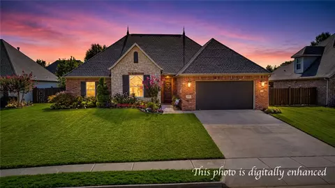 6505 S 36th St, Rogers, AR 72758