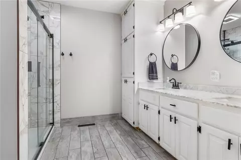 Bath - 808 Parkview Dr, Harrison, AR 72601 photo 1 of 5