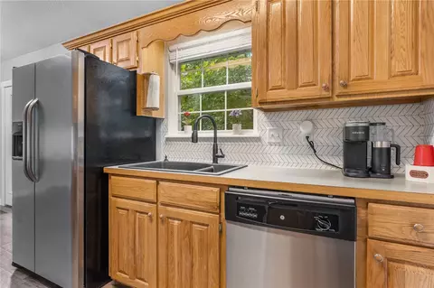 Kitchen - 808 Parkview Dr, Harrison, AR 72601 photo 3 of 3