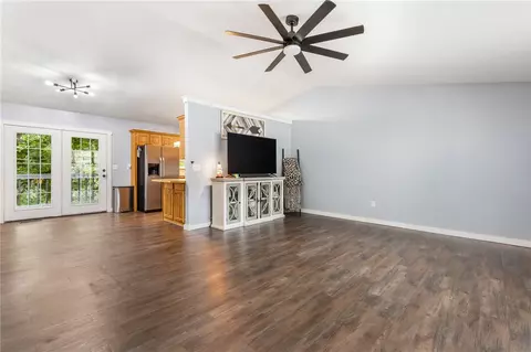 Living - 808 Parkview Dr, Harrison, AR 72601 photo 1 of 3