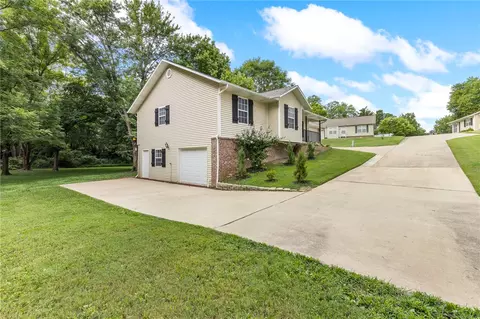 Exterior - 808 Parkview Dr, Harrison, AR 72601 photo 7 of 8