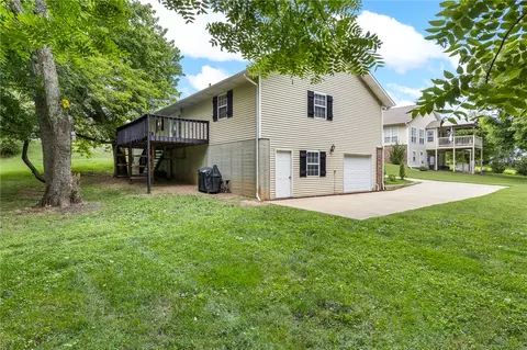 Exterior - 808 Parkview Dr, Harrison, AR 72601 photo 4 of 8