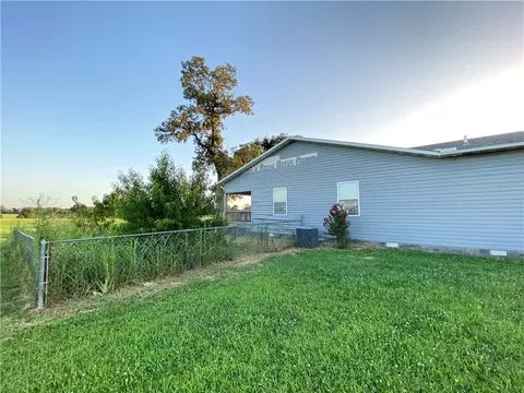 Exterior - 261 W Old Carpenter Ln, Harrison, AR 72601 photo 4 of 14