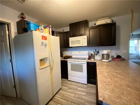 Kitchen - 261 W Old Carpenter Ln, Harrison, AR 72601 photo 3 of 4