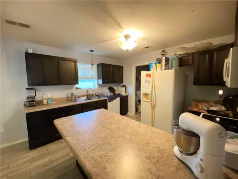 Kitchen - 261 W Old Carpenter Ln, Harrison, AR 72601 photo 2 of 4