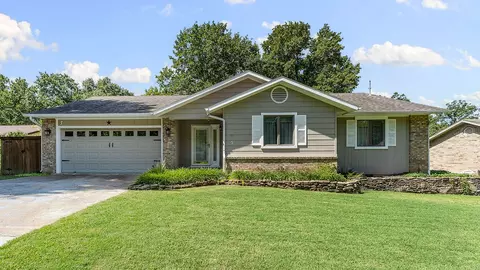 5 Clevedon Cir, Bella Vista, AR 72715